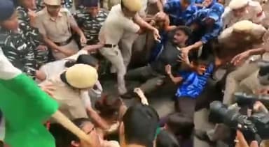 शर्मसार और लज्जित लोकतंत्र की तस्वीर।
#WrestlersProtests
#पहलवानों_को_न्याय_दो
#JantarMantar
