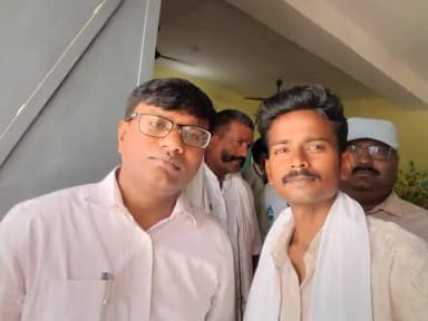 आज दिनाँक 31-05-2023 को श्रीमान जिला पंचायत राज अधिकारी(DPRO) महोदय बाँदा का आगमन ग्राम पंचायत तुर्रा में हुआ, मिनी सचिवालय में वर्षा जल संचयन हेतु स्थल चयनित करके सोख्ता गड्ढा खोदने हेतु श्रमदान भी किये!
#DPRO सर से शानदार मुलाकात