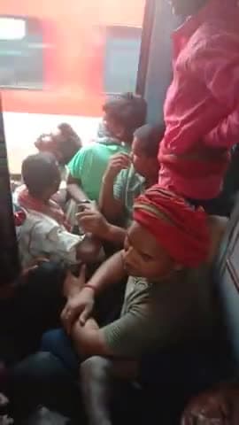 Train दुर्घटना से पहले का विडीयो कैसे थे लोग
और कुछ समय बाद काया हो गया।
#Odissa#nationalnews #newsnations
