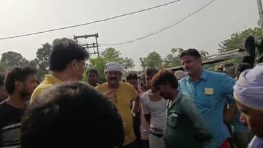धौरहरा: ग्राम पंचायत कलुआपुर में लगी भीसड़ आग लाखों का सामान हुआ जलकर राख। 9026132589#lavkush gupta kaluapur