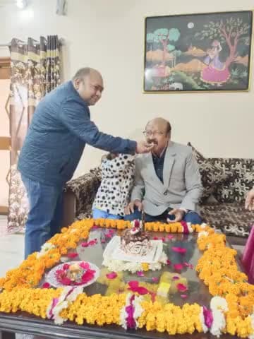 आज हम जो महके-महके घूम रहे हैं,
हक़ीक़त मे वो हमारे पिता के पसीने की ख़ुशबू है
#HappyFathersDay