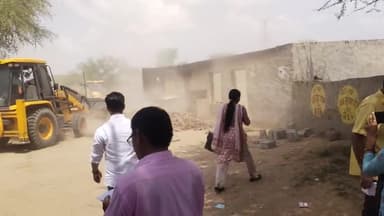 नाटास गांव मे हटाया प्रशासन नेअतिक्रमण