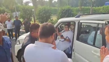 पश्चिम बंगाल की मुख्यमंत्री अभिभावक आदरणीय ममता बनर्जी जी और भाई अभिषेक बनर्जी जी का आवास पर स्वागत किया।