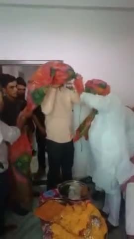 सादगी और सरलता से मेरे सरकार लाखों दिलों पर राज करते हैं छोटे से छोटे कार्यकर्ता के यहां पहुंच जाते हैं सांसद हो तो मेरे सरकार जैसा
#माननीय_सांसद_डॉ_केपी_यादव_जी