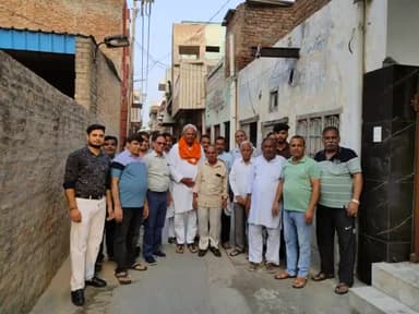 मुकेश उतरेजा जी के निवास पर पहुँचे पूर्व विधायक चौधरी प्रल्हाद सिंह गिल्लाखेड़ा इस मौके पर लीलाकृष्ण कोचर,संतलाल उतरेजा,नन्द कोचर, मनोहर लाल नारंग पूर्व पार्षद प्रतिनिधि,राजेन्द्र नागपाल,विकास उतरेजा,दिवान चंद नागपाल, प्रेमप्रकाश ललित,विकास