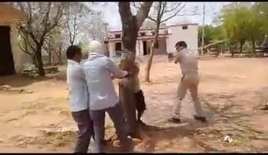 दरोगा का व्यक्ति को बांधकर पीटने का वीडियो हो रहा है सोशल मीडिया पर वायरल।
#mujaffarnagar