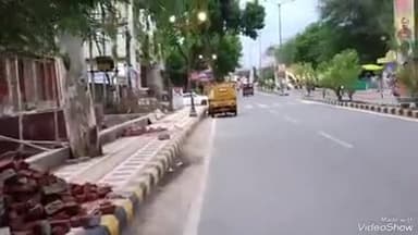 झांसी : इस दुकान पर चाय का सुट्टा लगाओ, सामने चाट और मोमोज मिल जाएंगे
झांसी का वो इलाका है जो अब शाम के समय खाने पीने की दुकानों के साथ सजा नजर आता है।
#jhansiup