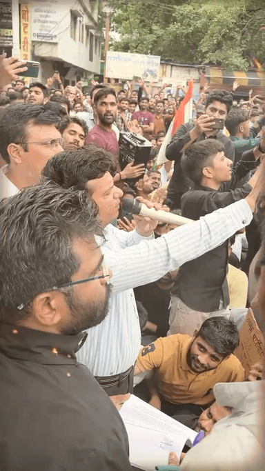 व्यापम से चलते चलते भूख पटवारियों तक आ गयी। ये सियासती बेशर्मियाँ छात्रों का भविष्य खा गयी।#vyapam #mppatwari #vyapamexam #patwariscam #student