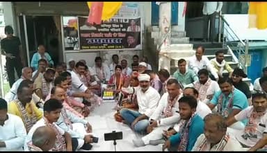 अमेठी:मणिपुर हिंसा से प्रभावित परिवारों को #न्याय दिलाए जाने के लिए मुख्यालय #गौरीगंज में जिलाध्यक्ष श्री प्रदीप सिंघल की अध्यक्षता में हम सभी कांग्रेस जनों का #उपवास!