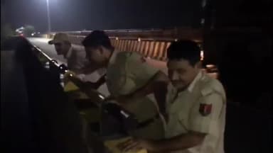 हनुमानगढ़: टाउन जंक्शन सड़क मार्ग पर घग्घर नदी के तटबंधो का टाउन #पुलिस के जवानों ने देर रात्रि को किया निरीक्षण #बाढ़ का खतरा बरकरार