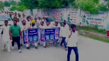 #मेरठ #एक्सप्रेसवे पर हुई #सड़क #दुर्घटना में 6 लोगों की मृत्यु हो गई थी आज #पीड़ित परिवार के पक्ष में #जिलाधिकारी मेरठ को #आर्थिक #मदद हेतु सभी #साथियों के साथ #ज्ञापन दिया.
#समाजसेवी #किशोर #वाल्मीकि