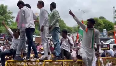 बेटियों से अत्याचार - मौनव्रत मोदी सरकार
#ajmer #मणिपुर की वीभत्स घटना पर मौनव्रत #मोदीसरकार सरकार के खिलाफ आज #अजमेर शहर जिला कांग्रेस कमेटी द्वारा पैदल मार्च निकाल महामहिम #राष्ट्रपति महोदया को ज्ञापन दिया गया।