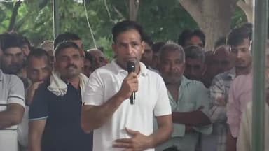 हरियाणा की पुरानी सरकारों और वर्तमान मनोहर सरकार का फर्क बता रहा है यह युवक।
#जन_संवाद में दुआ मांगी कि मुख्यमंत्री मनोहर लाल तीसरी बार भी सत्ता में आएंगे।