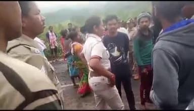 ଟିକିରି: ଆଜି ପୁଣି ଶୁଙ୍ଗେର ଅଞ୍ଚଳରେ ହଟହଟା ହୋଇ ଫେରିଲେ ମୈତ୍ରୀ କମ୍ପାନୀର ଦୁଇ ଅଧିକାରୀ