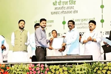 चंद्रपुरा प्रखंड के तारा-नारी में बोकारो जिले के महत्वकांक्षी योजनाओं का शिलान्यास उद्घाटन तथा परिसंपत्ति वितरण कार्यक्रम में यशस्वी मुख्यमंत्री श्री #Hemant_Soren जी पेयजल स्वच्छता मंत्री श्री मिथिलेश ठाकुर जी उत्पाद एवं मध निषेध मंत्री श्