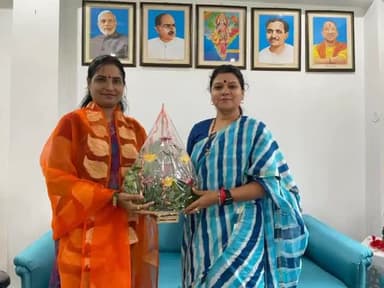 भाजपा महिला मोर्चा प्रदेश मंत्री आ० श्रीमती #कविता_यादव_त्रिपाठी जी को #जन्मदिन की हार्दिक बधाई एवं शुभकामनाएं ।
ईश्वर से प्रार्थना है कि आप हमेशा स्वस्थ एवं प्रसन्न रहें ।
#अर्चनाशुक्ला