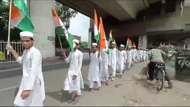 मदरसे के बच्चों ने निकाली रैली
#independenceday #madrasa #muslim #shamssaeed #harkhabaraaptak #shamsulqamar
