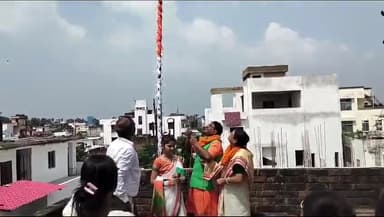 आज पटना स्थित अपने अवास महेंद्र साहनी सदन, 79, कौटिल्या नगर में स्कूल के बच्चों के साथ स्वतंत्रता दिवस के शुभ अवसर पर झंडा तोलन किया। साथ में धर्मपत्नी श्रीमती फूलमती भारती जी।
#happy #independent #DAY2023 #india #bihar