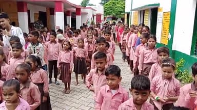 #15अगस्त अमृत_महोत्सव_मेरी_माटी_मेरा_देश के उपलक्ष में पंचायत कड़िया में #एसएसबी #प्रधान आदि लोगो ने तिरंगा लहराया गया