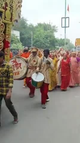 माँ नर्मदा जी में से स्वयंभू उत्पन्न हुए विशाल #शिवलिंग की स्थापना #अयोध्या के नवनिर्मित विशाल राम मंदिर में की जावेगी! इसकी #शोभायात्रा का स्वागत फ्रेंड्स ग्रुप ब्लड बैंक द्वारा इंदौर गेट उज्जैन पर किया गया।।
#जय_श्री_महाकाल