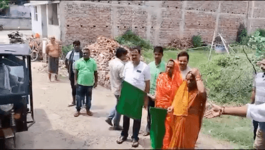 #बडहिया नगर परिषद में वार्ड नंबर 7 में नगर सभापति व वार्ड पार्षद के द्वारा कचडा टोटो का शुभारंभ कर बडहिया नगर परिषद को बेहतर बनाने का संकल्प पूरा करते ॥