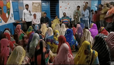 नगर निगम के वार्ड 14 में महिलाओं की समस्या को सुन समस्याओं का निवारण कराया एव उन्हें अपने वोट की ताक़त को समझाया
#वोट
#नगरनिगम #उदयपुर #निर्वाचन