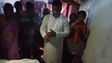 #खुंटपानी: पीड़ित परिवारों से मिलने पहुंचे खरसावां विधायक दशरथ गागराई,