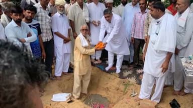आज हल्के के गाँव किरढान में शनि मंदिर के पास विश्वकर्मा मंदिर की नींव रखी | इस सुअवसर पर समस्त ग्रामवासी मौजूद रहे | मान-सम्मान के लिए आप सभी का बहुत-बहुत आभार |
#balwansinghdaulatpuria #balwansinghdoulatpuriya #Fatehabad #apnafatehabad