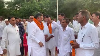 आज गाँव #भट्टू कलां में चौ भगवंत सिंह साँई जी के निवास स्थान पर अपने साथियों से मुलाक़ात की।
#BhattuKalan #balwansinghdaulatpuria #balwansinghdoulatpuriya #Fatehabad #apnafatehabad #halkaFatehabad #fatehabadhalka