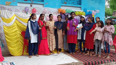 शिक्षा के प्रति गांव की महिलाओं को जागरूक करतीं कुछ बालिकाएं..
#इटौरागुरु #कदौरा #कालपी #जालौन