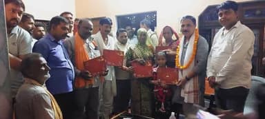 आपका सांसद - आपके गांव
"#संपर्क_से_समर्थन" देश के यशस्वी प्रधानमंत्री आदरणीय श्री नरेंद्र मोदी जी के नेतृत्व में भाजपा सरकार के सेवा, सुशासन और गरीब कल्याण के बेमिसाल 9 वर्ष पूर्ण होने पर संपर्क से समर्थन अभियान के अंतर्गत मंझनपुर विधानसभा