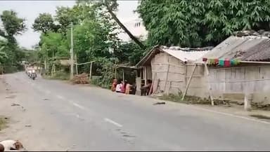 थाना अध्यक्ष रमन राज के नेतृत्व में नगवारा थाना इलाके भरमन करते हुए शांति बनी रहे छेत्र में ।।
#shamimnagwara @najiyakhatoon