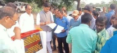 माननीय बेरमो विधायक #_kumar_jaimangal_singh जी के द्वारा अनुशंसा की गई विकास योजनाओं में पेटरवार प्रखंड के चलकरी दक्षिणी पंचायत स्थित बारूगोड़ा में मांझीथान शेड का निर्माण कार्य (रु० 4 लाख 80 हज़ार 5सौ) का अनुसूचित जाति, अनुसूचित जनजाति, अल्
