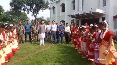 फुसरो नगर परिषद के झब्बू सिंह मेमोरियल इंटर कॉलेज में सत्र 2021- 2023 में उत्कृष्ट प्रदर्शन करने वाली छात्राओं के लिए आयोजित सम्मान समारोह में हिस्सा लेते हुए माननीय बेरमो विधायक #_kumar_jaimangal_singh जी छात्रों को प्रशस्ति पत्र देकर सम्म