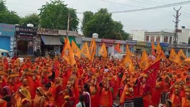 #रींगस के गोपीनाथ राजा मंदिर से निकली भव्य कलश यात्रा,कलश यात्रा का जगह-जगह हुआ पुष्प वर्षा से स्वागत,