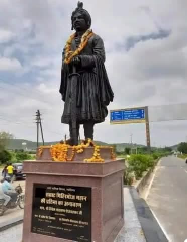 भगवान विष्णु के अनन्य भक्त, न्यायप्रिय राजा, पराक्रमी योद्धा, प्रतिहार वंश के महान #क्षत्रिय_सम्राट_मिहिरभोज जी की जयंती पर कोटि कोटि नमन | ⚔️⚔️
🙏🙏🙏🙏
