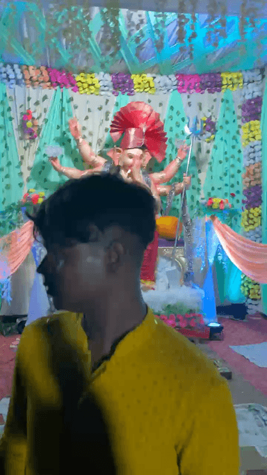 गणेश चतुर्थी के अवसर पर बड़े उत्साह से नाचते-गाते ,भगती गीत गाते और प्रसाद वितरण करते नजर आए युवा ।
#गणेशचतुर्थी #बड़ी_पहाड़ी #बिहारशरीफ