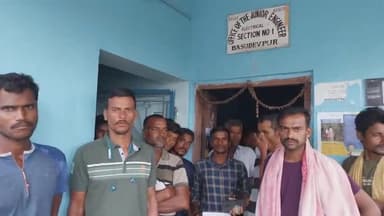 ନାଇକାଣିଡିହି: ଜଗନ୍ନାଥ ପ୍ରସାଦ ପଂଚାୟତର ଦାସଡ଼ିହ ଗାଁରେ 2ଦିନ ଧରି ଅନ୍ଧାର ରହିବା ପରେ ବାସୁଦେବପୁର ବିଦ୍ୟୁତ କାର୍ଯ୍ୟାଳୟରେ ହୋହଲା କଲେ ଗାଁଲୋକ