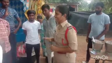 అన్నపురెడ్డి పల్లి: రాజాపురం గ్రామంలో వినాయక మండపం వద్ద అన్నదాన కార్యక్రమాన్ని నిర్వహించిన ఎస్సై షాహినా