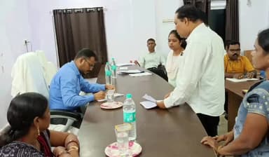 ସିନାପାଲି: ସିନାପାଲି ବ୍ଲକ ସଭାଗୃହରେ ଜିଲ୍ଲାପାଳଙ୍କ ଅଭିଯୋଗ ଶୁଣାଣି ଶିବିର ଅନୁଷ୍ଠିତ