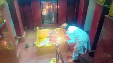 ज्ञानपुर: #भदोही के सरकार
#सेमराधनाथ धाम में आए हुए आप सभी भक्तजनो का हार्दिक स्वागत करता है शयन आरती ०८/१०/२०२३ #योगेश सिंह