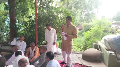 पीपरवानी: ग्राम पीपरवानी में मतदाताओं को संबोधित करते हुए कांग्रेस प्रत्याशी संजय शर्मा जी#तेंदूखेड़ा@