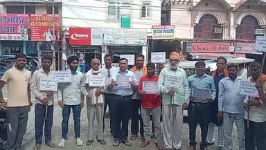 जम्मू कश्मीर के पुंछ जिले में # आतंकवादियों #द्वारा हिंदुओं के घरों के आज धमकी भरे पोस्टर लगाने का #एकम सनातन# का विरोध।