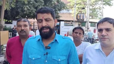 किसानों के समस्याओं का समाधान न होने पर एक्सन ऑफिस पर ताला जड़ने के मामले में हुए केस में आज रोहतक कोर्ट में पेश हुए।
#जयहिंद #जयहिंद_सेना #नवीन_जयहिंद #SYL #रोहतक #रोहतक_कोर्ट