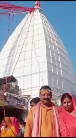 आज #बैद्यनाथ धाम देवघर में #सुल्तानगंज से कावड़ में #गंगाजल लेकर बाबा बैद्यनाथ को जलाभिषेक किया।
बाबा आप सभी की मनोकामना पूर्ण करे।
#जय_बाबा_बैद्यनाथ