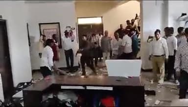 राजसमंद MLA दीप्ति माहेश्वरी को टिकट मिलने पर बीजेपी ज़िला कार्यालय में तोड़फोड़ करते भारतीय जनता पार्टी के कर्मठ कार्यकर्ता और चेतावनी देते हुए भाजपा चुनाव हारेगी
#rajasthanelections2023