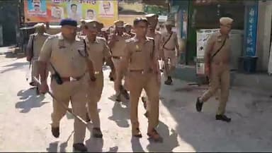 #पुलिस #अधीक्षक ने #सीओ और पुलिस कर्मियों के साथ किया #पैदल #गस्त।
