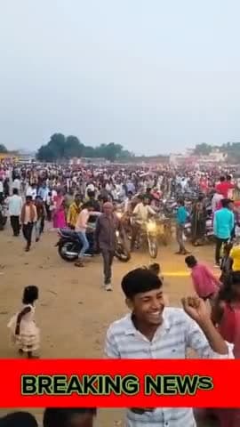 दुधि: दुद्धी: महुली फील्ड में विजया दशमी के दिन मेले मे उमड़ी हजारों लोगों की भीड़।
#breaking #news #duddhi #aaptak
@rowdy_a🎤