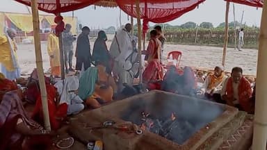 #श्री_विष्णू_महायज्ञ_एवम्_ग्राम_उत्सव_द्वितीय_दिवस
29 अकूबर
श्री विष्णू महायज्ञ
#हवन
मेड़ई कल्याणी सेवा ट्रस्ट #देवरा