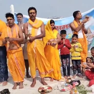 #काढ़ागोला_घाट पर चलाया गया #स्वछता_अभियान।#जागरूकता के लिए किया गया #गंगा_पूजन व #आरती।
🚩🚩#हर_हर_गङ्गे🚩🚩